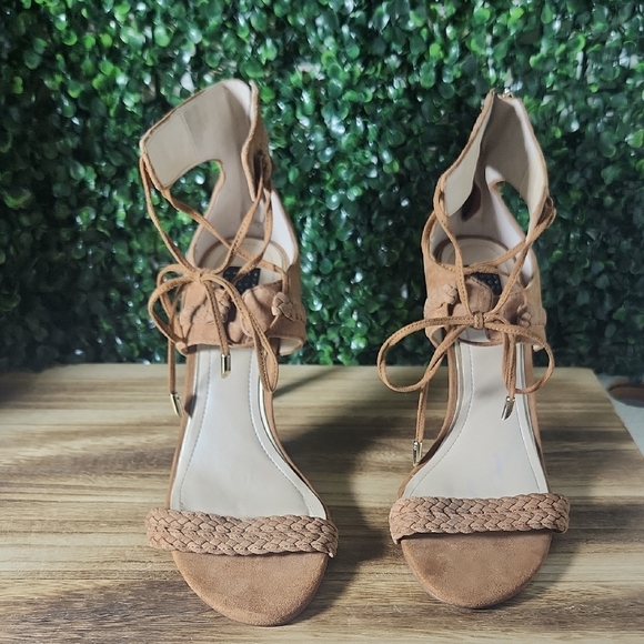 White House Black Market Tan Heels with Stiletto Design & Lace-Up Straps Size 9 - Picture 2 of 14